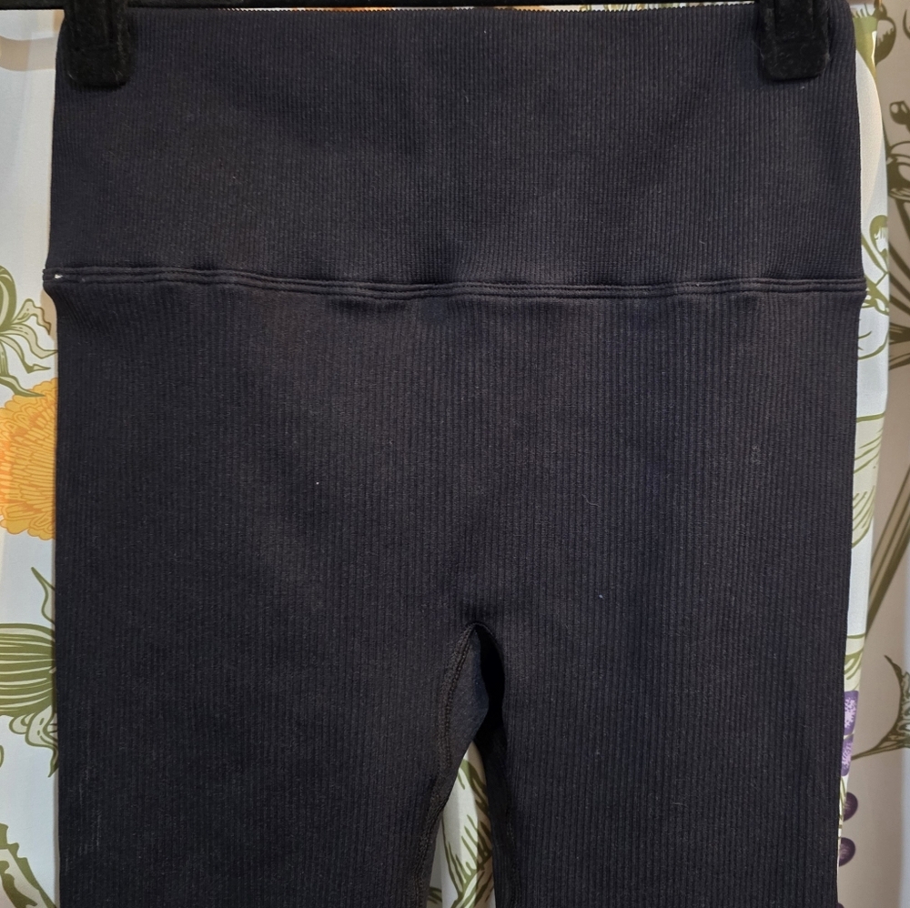 Halara Ribbed Compression Legging - Picture 2 of 5